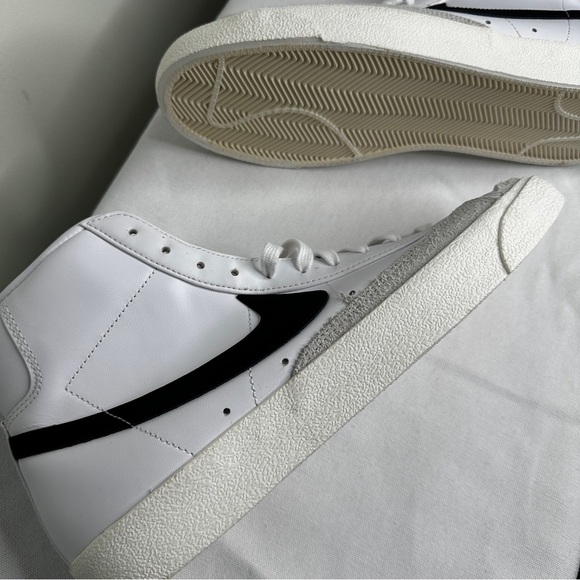 Nike - Men’s Blazer Mid '77 Shoes Sneakers - White and Black Hightops - Size 12 - Picture 6 of 10